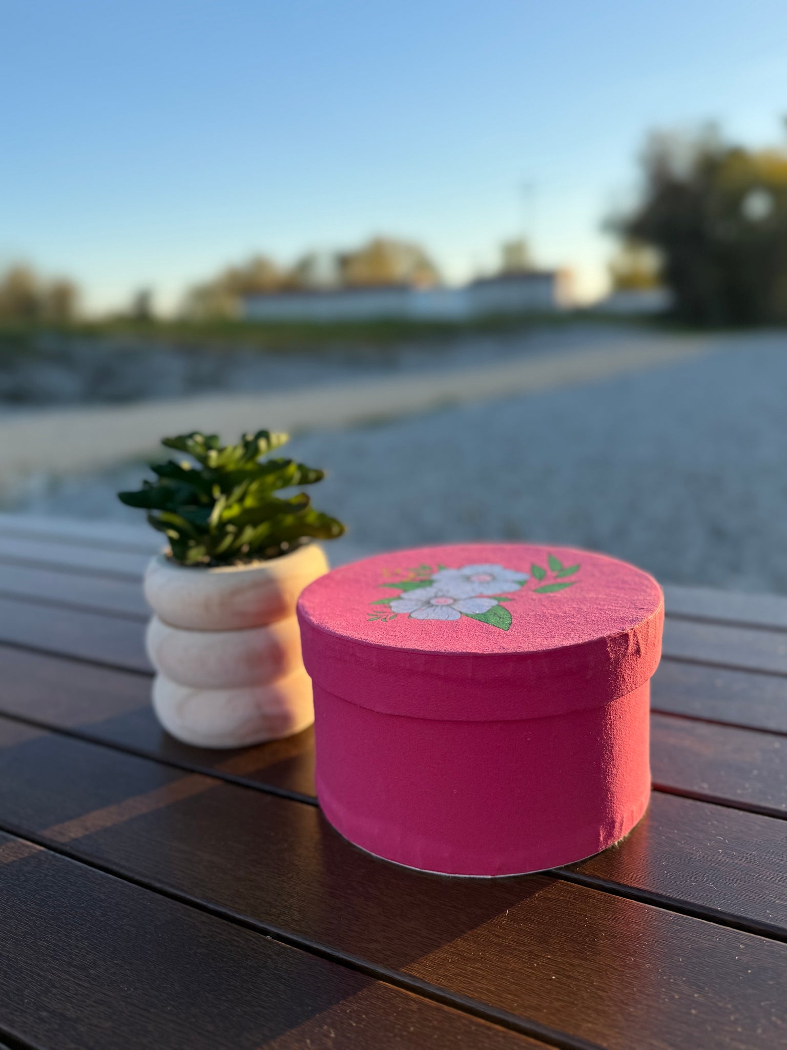 Pink paper Round Box